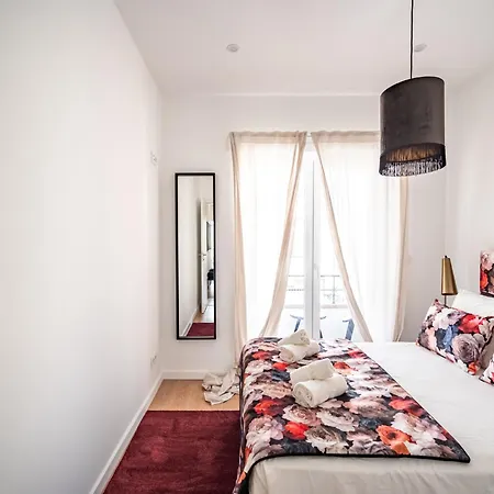 Akicity Benfica Mistery דירה